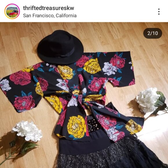 Pretty floral cover up/blouse. - Picture 10 of 11